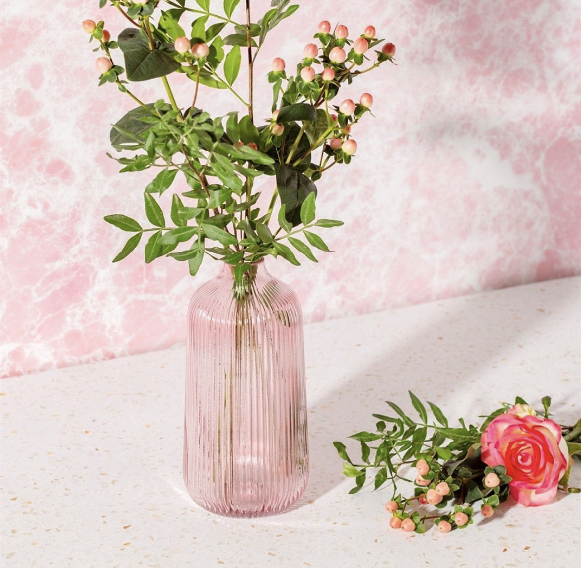 nedsænket binding selvfølgelig Buy Sass and Belle Pink Glass Vase at Wooda Farm Holiday Park